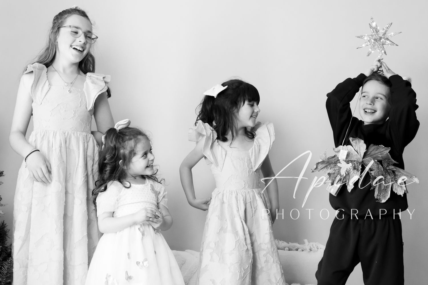 Family portrait photography Christmas minis session Melbourne western suburbs candid posed professional