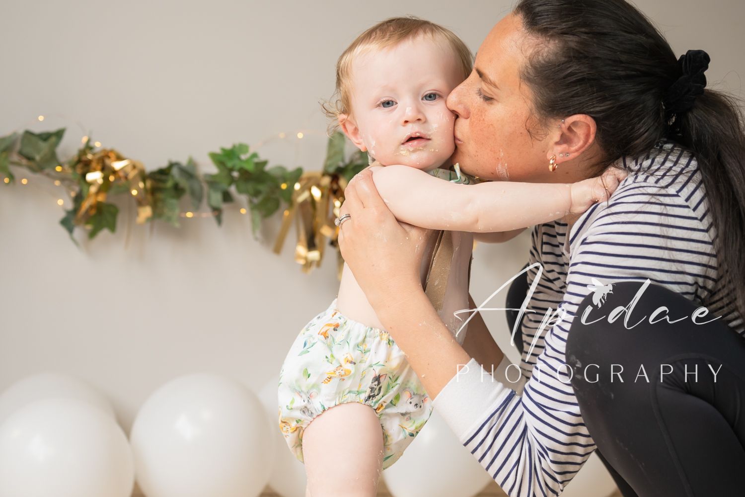 cake smash photography melbourne western suburbs minimalist theme white green studio baby first birthday gift candid moment mum and bub