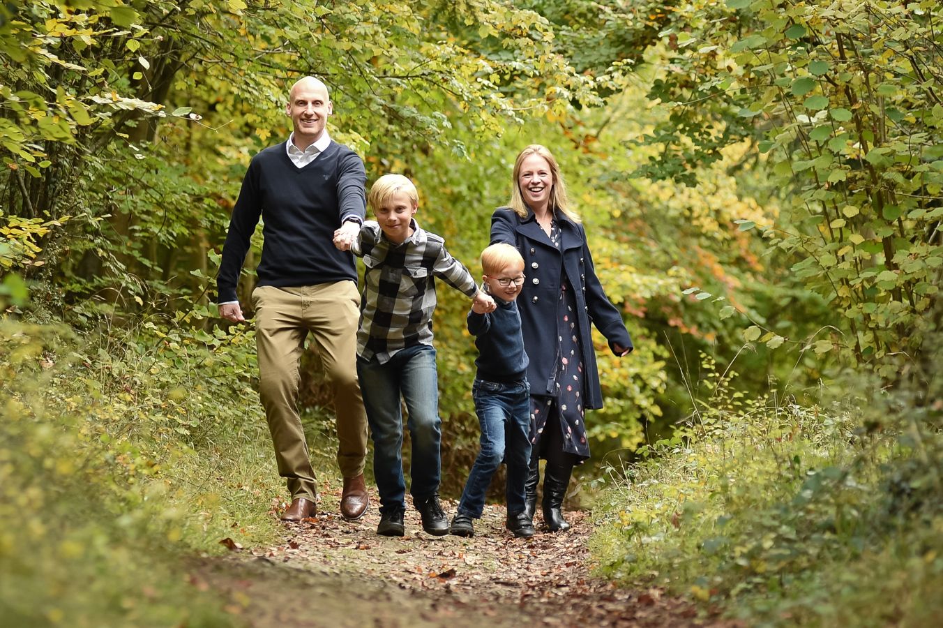 Family photography in Bradenham Woods. Photographer Abigail's Studio, High Wycombe, Buckinghamshire