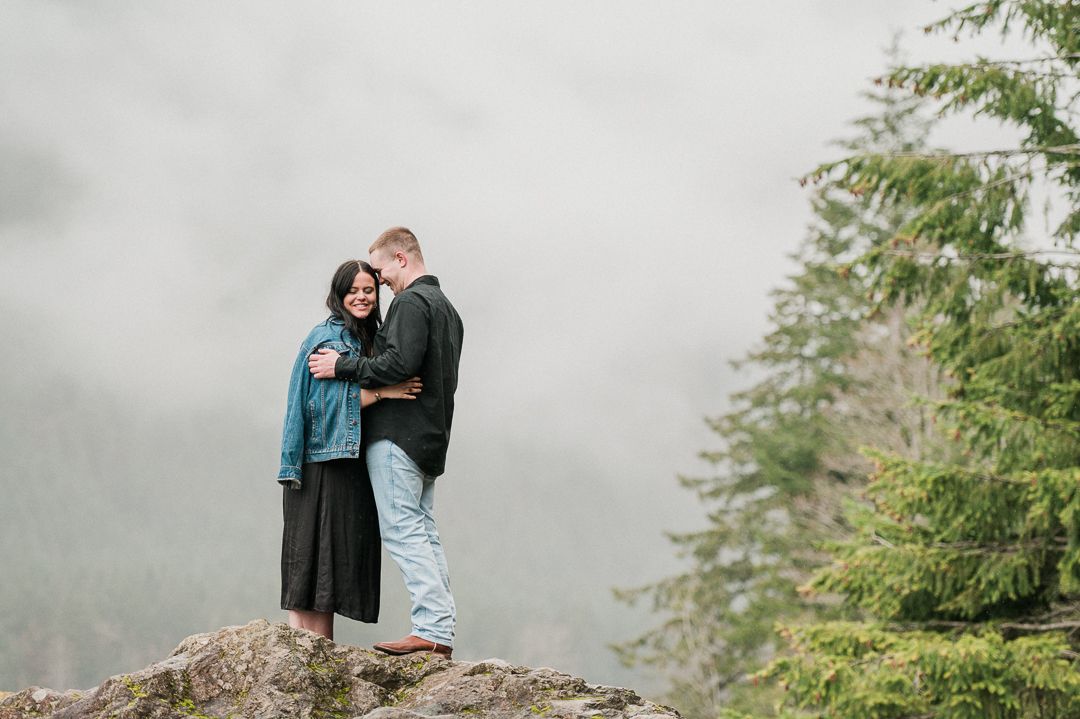 lake cushman engagement photos