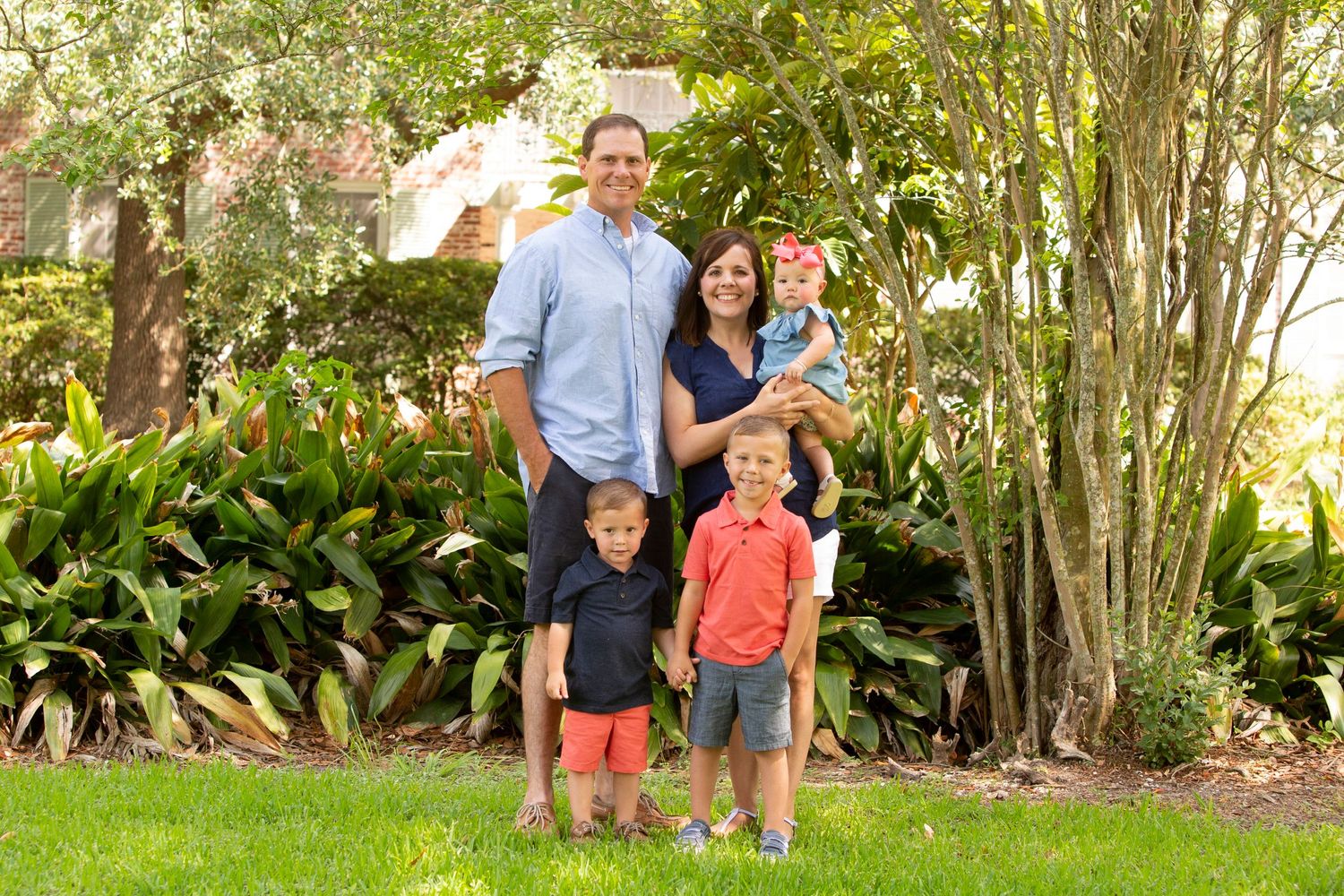Outdoor family portrait photo.