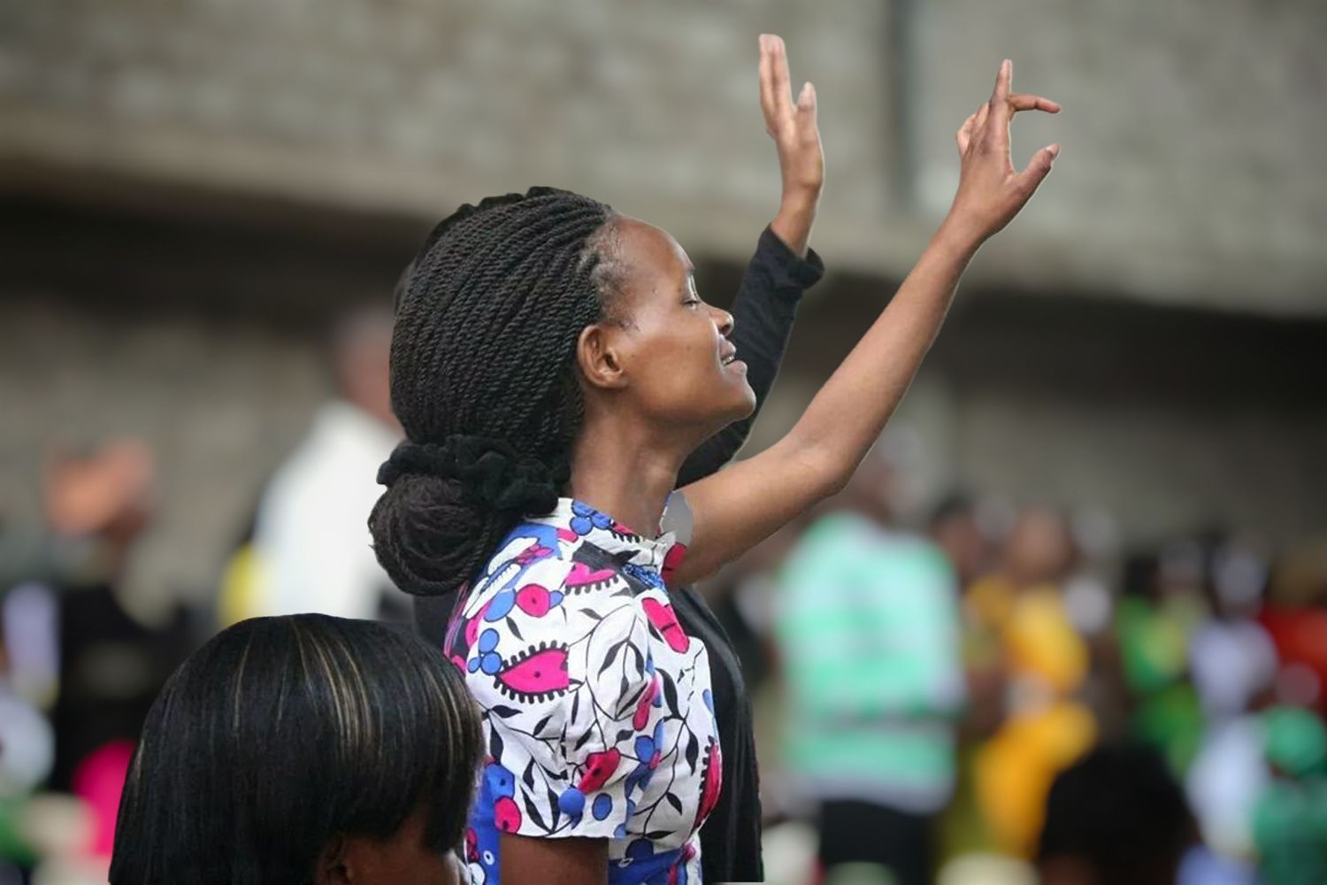 Kenyan woman praising God