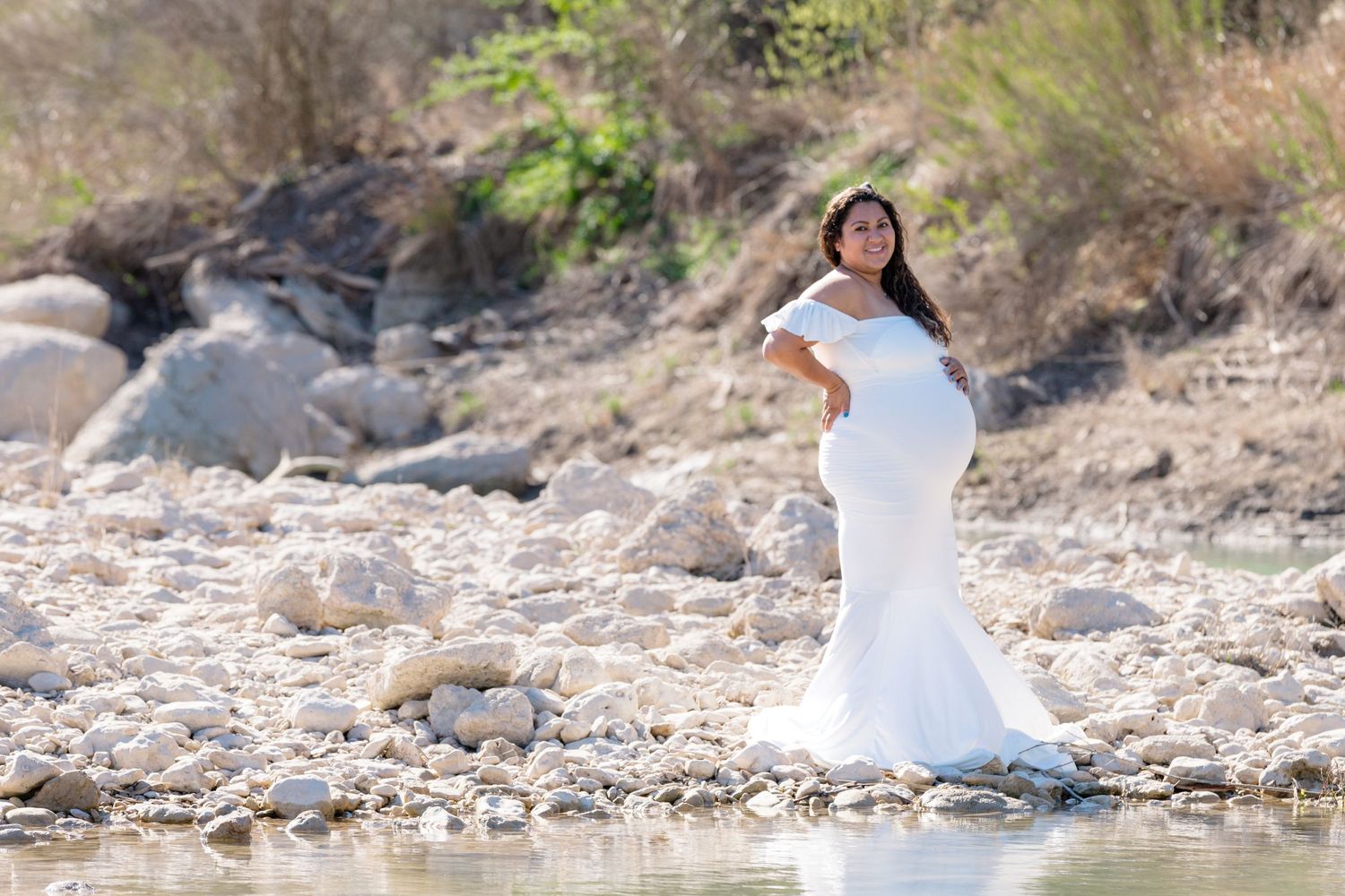 maternity portrait at 5 mile dam park