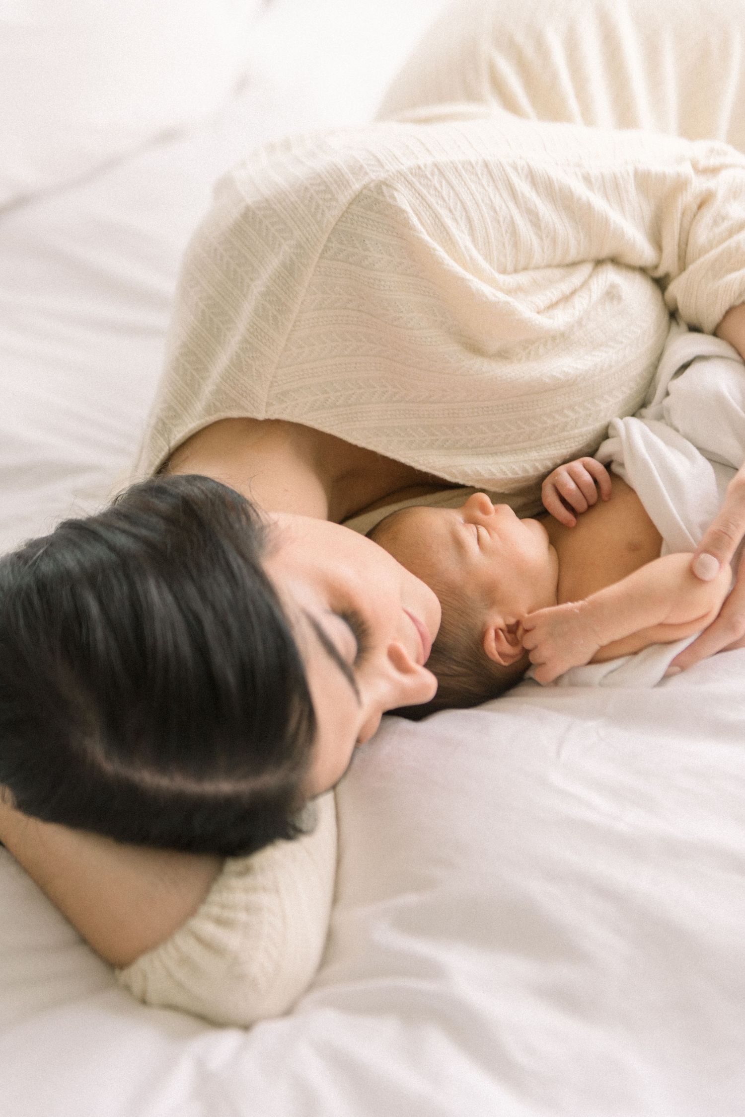 mom snuggling baby at Washington DC Newborn session