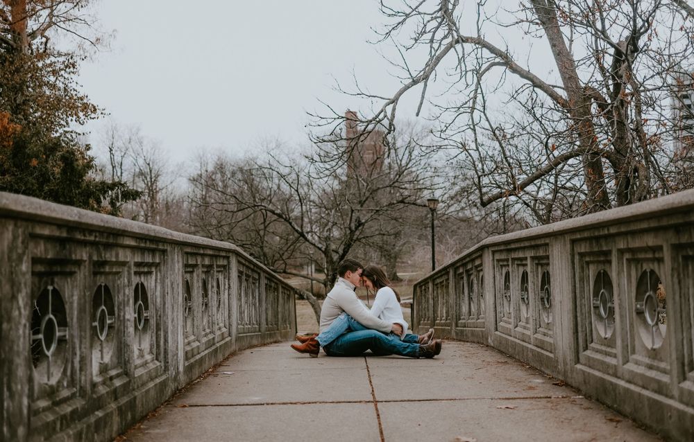 How to take pictures for engagement in winter | Cincinnati Ohio