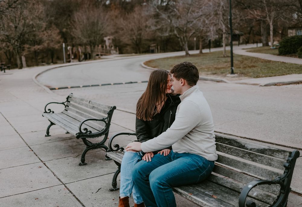 How to take pictures for engagement in winter | Cincinnati Ohio