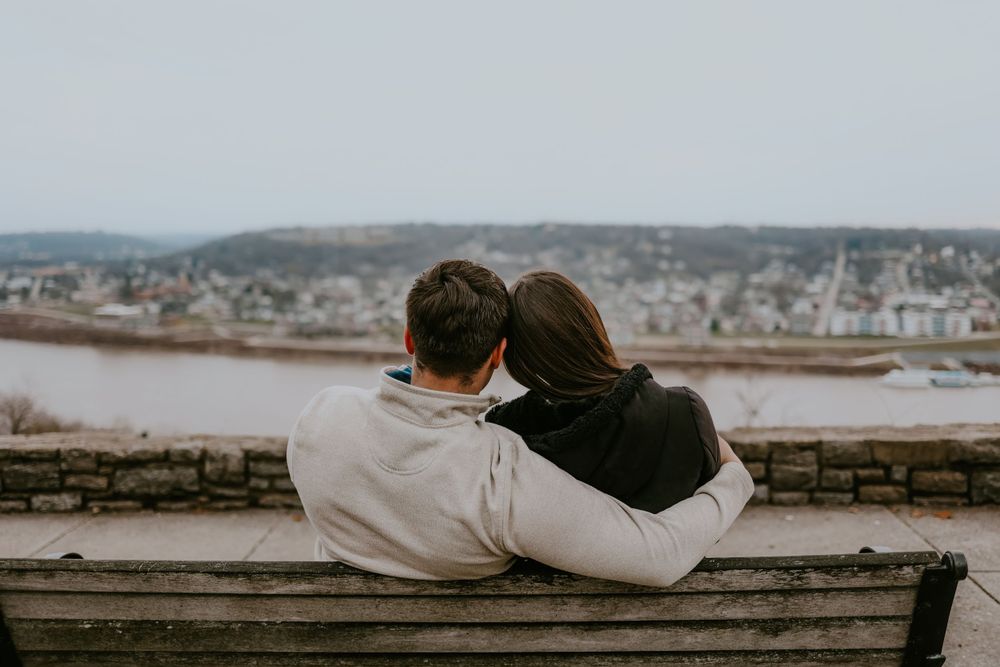 How to take pictures for engagement in winter | Cincinnati Ohio