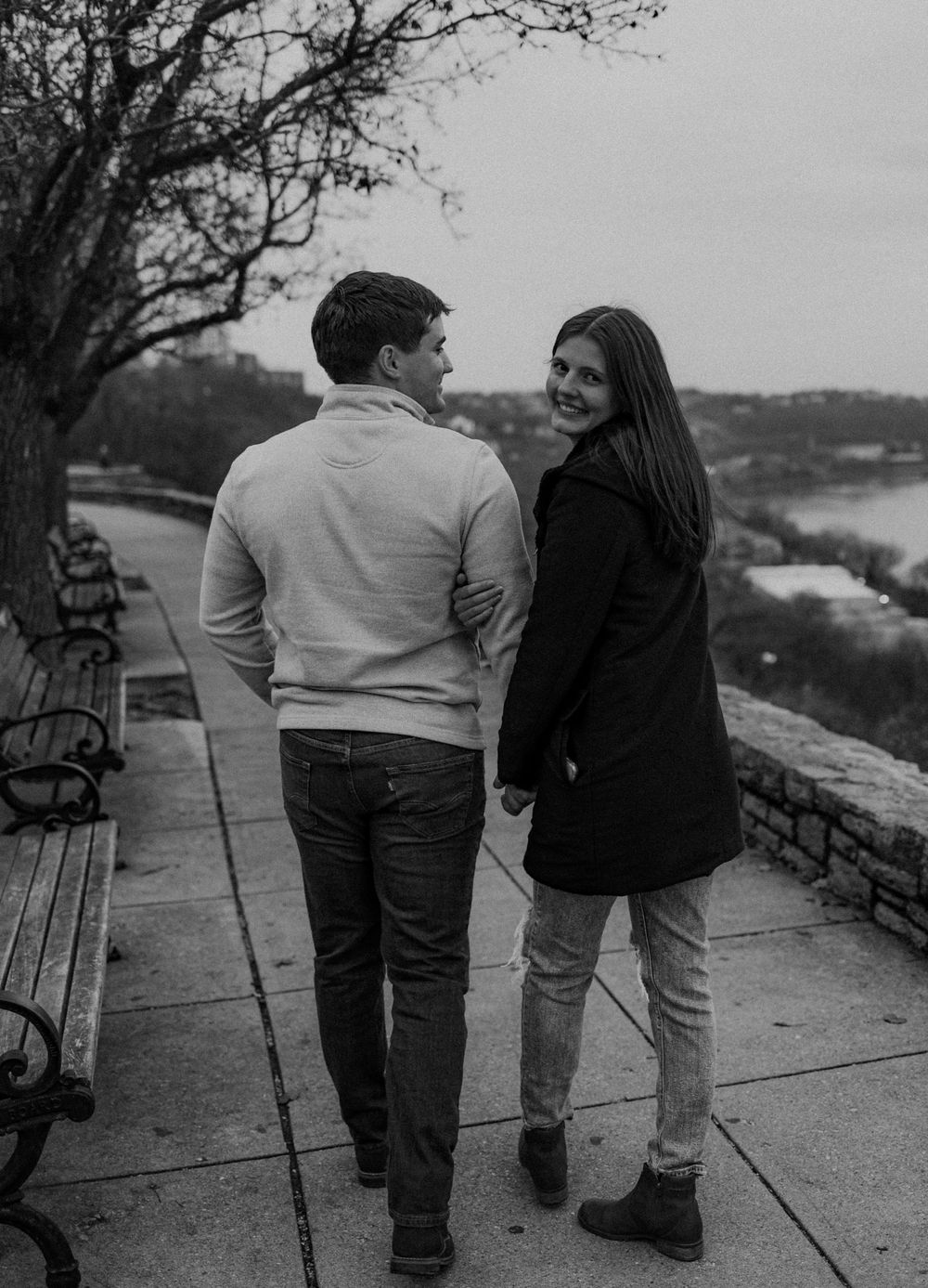 How to take pictures for engagement in winter | Cincinnati Ohio