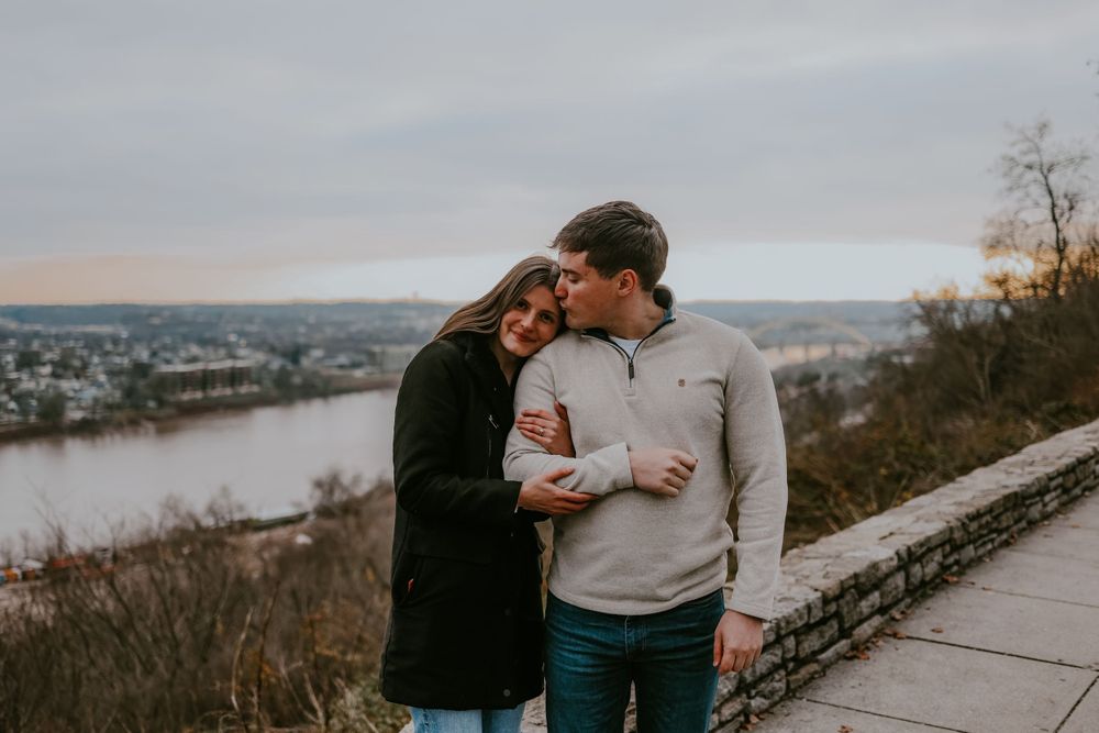 How to take pictures for engagement in winter | Cincinnati Ohio