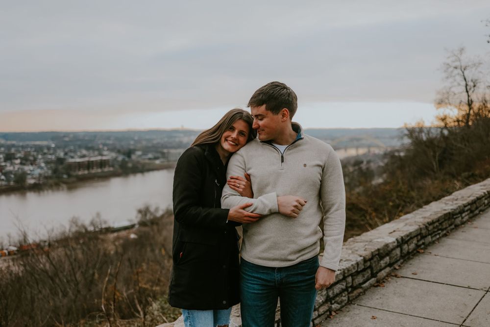 How to take pictures for engagement in winter | Cincinnati Ohio