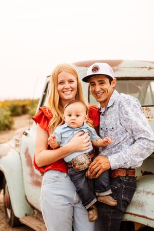 Family portrait photography; Copyright: Myranda Smith Photography