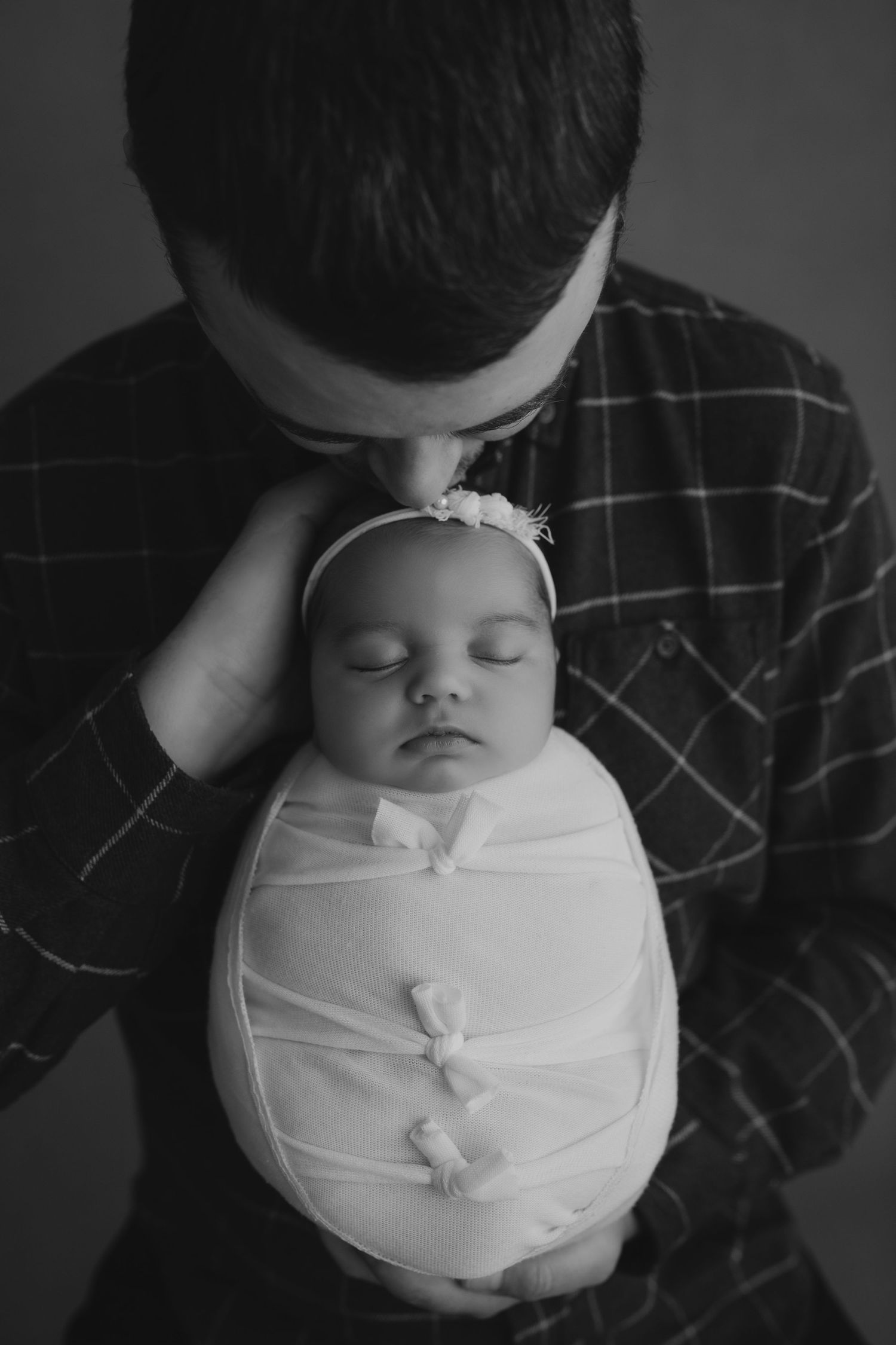 newborn baby family photographer in victoria bc.