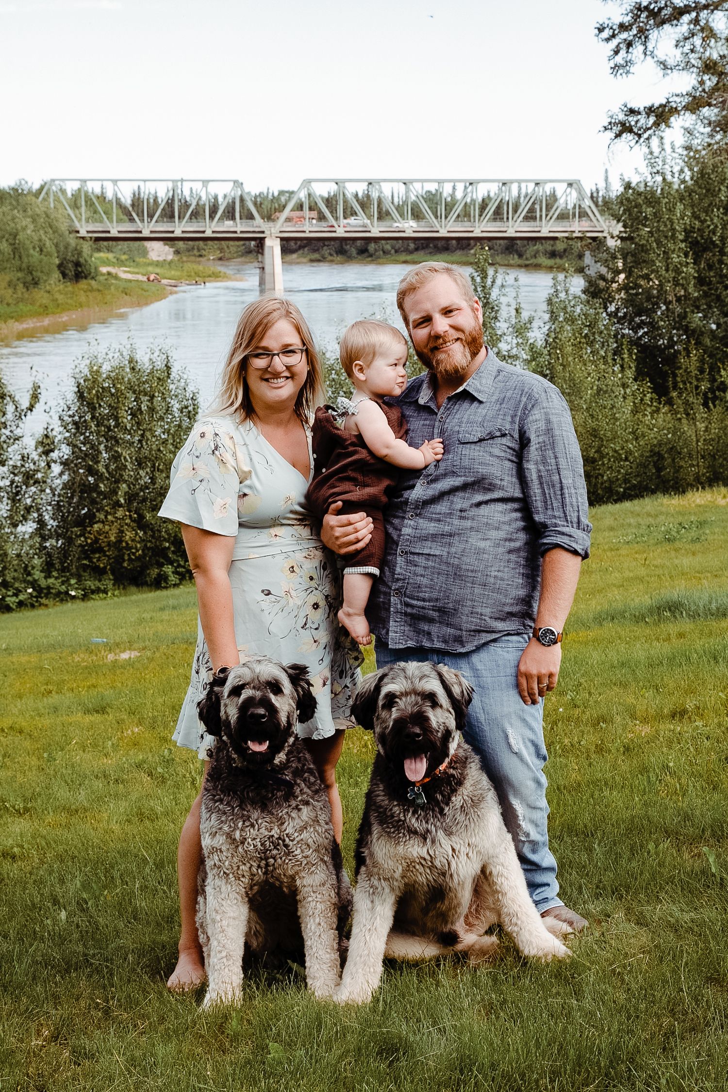 outdoor family photo in victoria bc