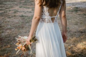 robe de mariée photographiée par Niki Studio photographe de mariage et portrait à Aubagne en Provence