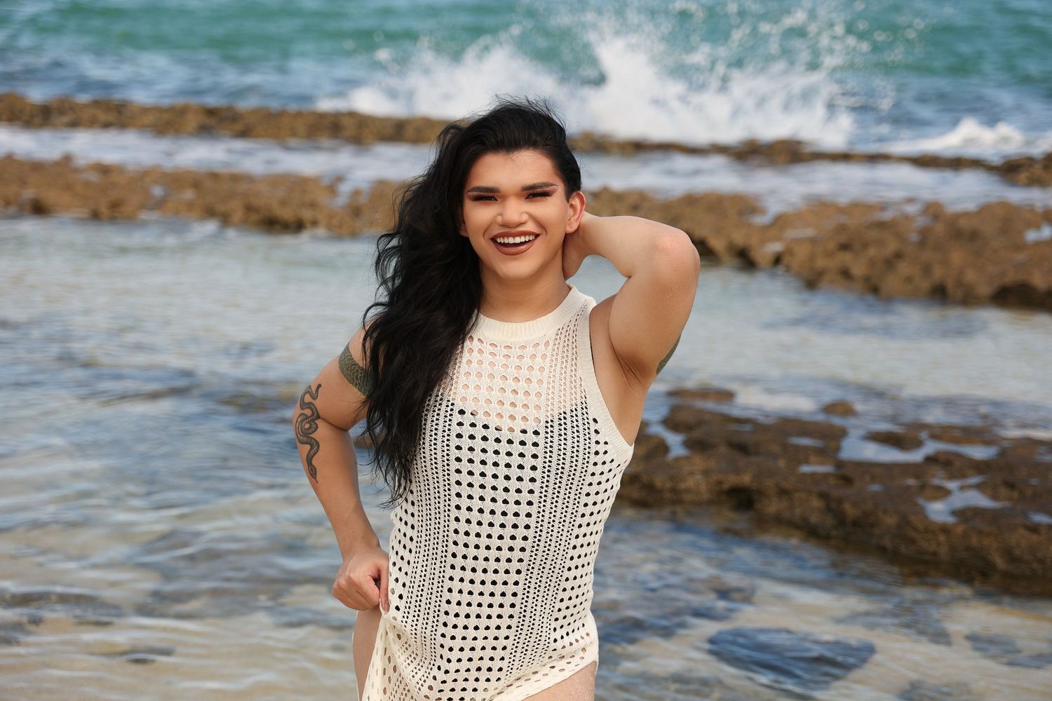 Outdoor boudoir portrait. O'ahu, Hawai'i