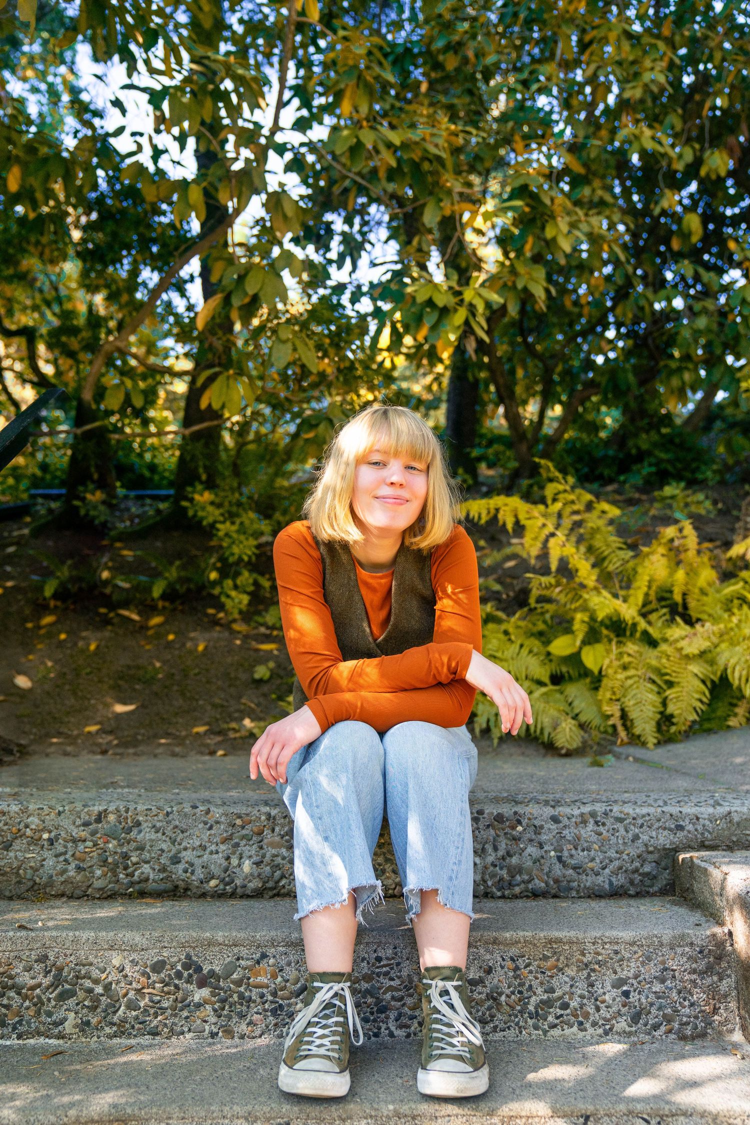 Alex Davis Photography: Girls Fall High School Senior Photoshoot Sitting On Steps At Pittock Mansion In Portland, Oregon