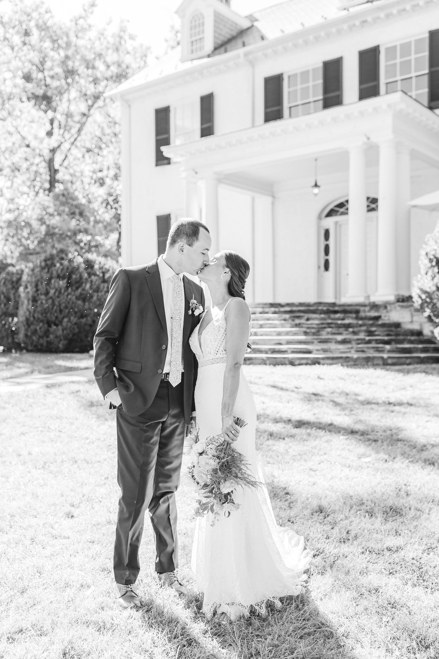 RUST MANOR HOUSE LEESBURG VIRGINIA WEDDING PICTURES BRIDE GROOM