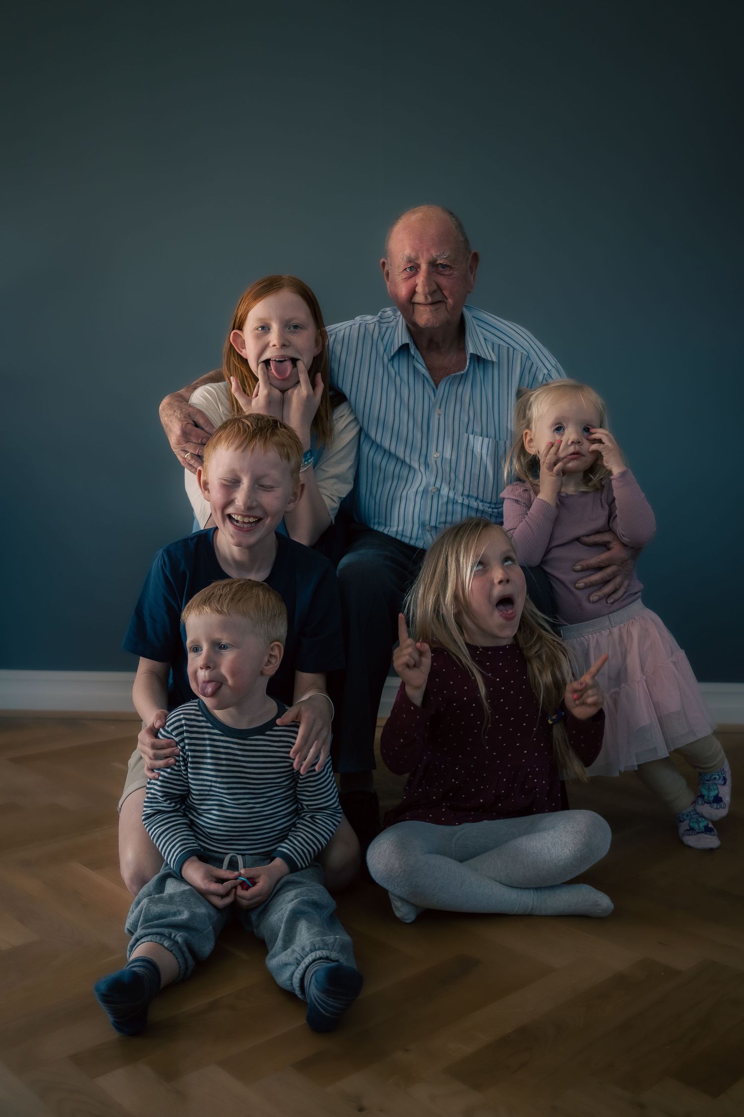 Familiefotograf i Jægerspris & Frederikssund – ægte øjeblikke, smil og personlighed. Hyggelige familieportrætter i Nordsjælland