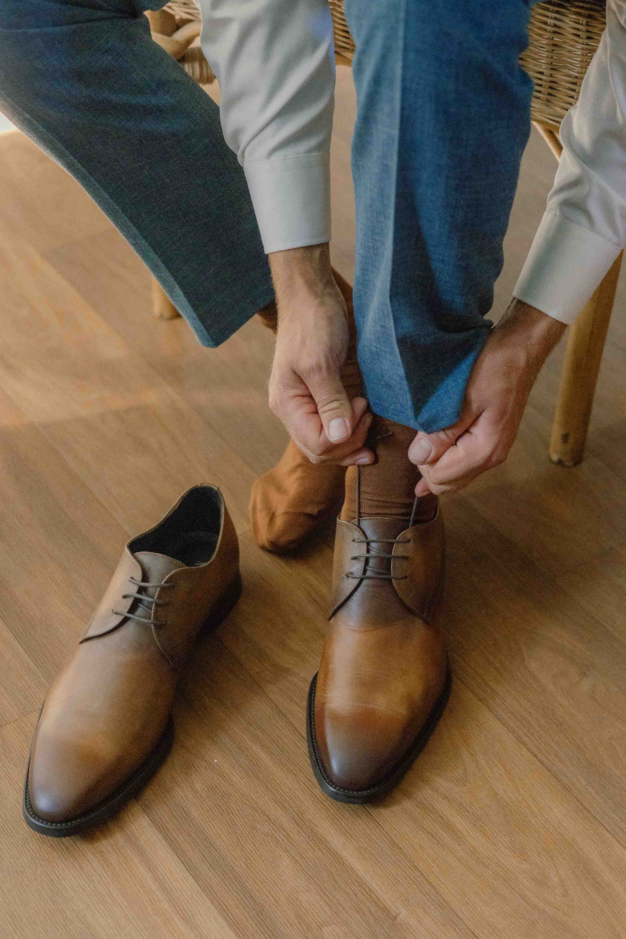 bruidegom met schoenen