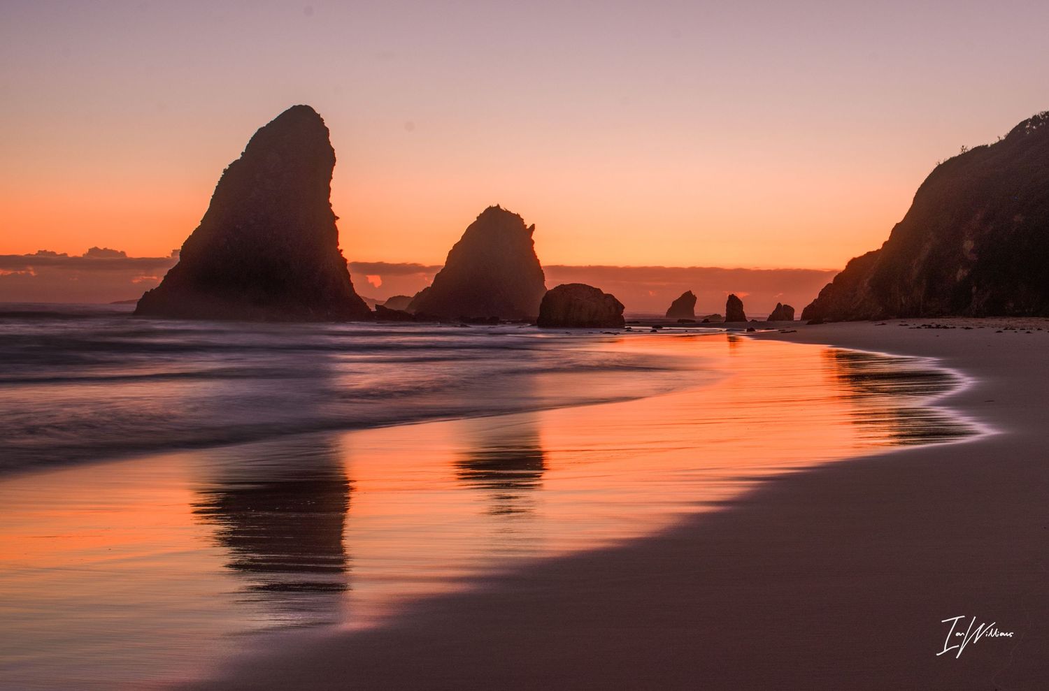 Dawn at Glass House Rocks