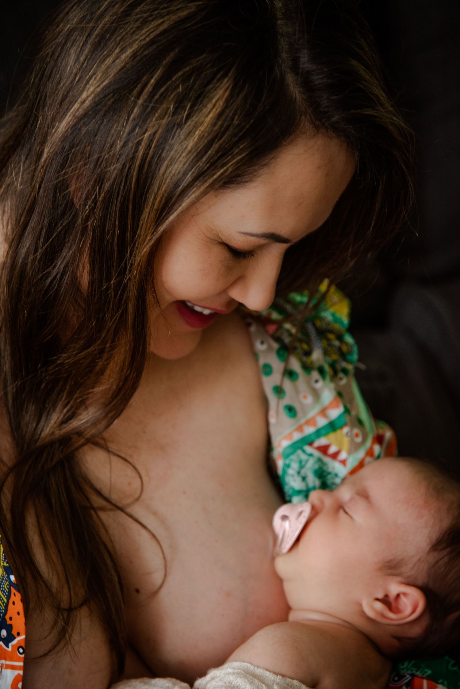 Neugeborenenfotos Berlin Neugeborenenfotografie mit Eltern Babyfotograf Babyshooting Emotionale Babyfotos