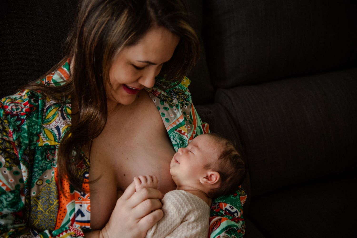 Neugeborenenfotos Berlin Neugeborenenfotografie mit Eltern Babyfotograf Babyshooting Emotionale Babyfotos
