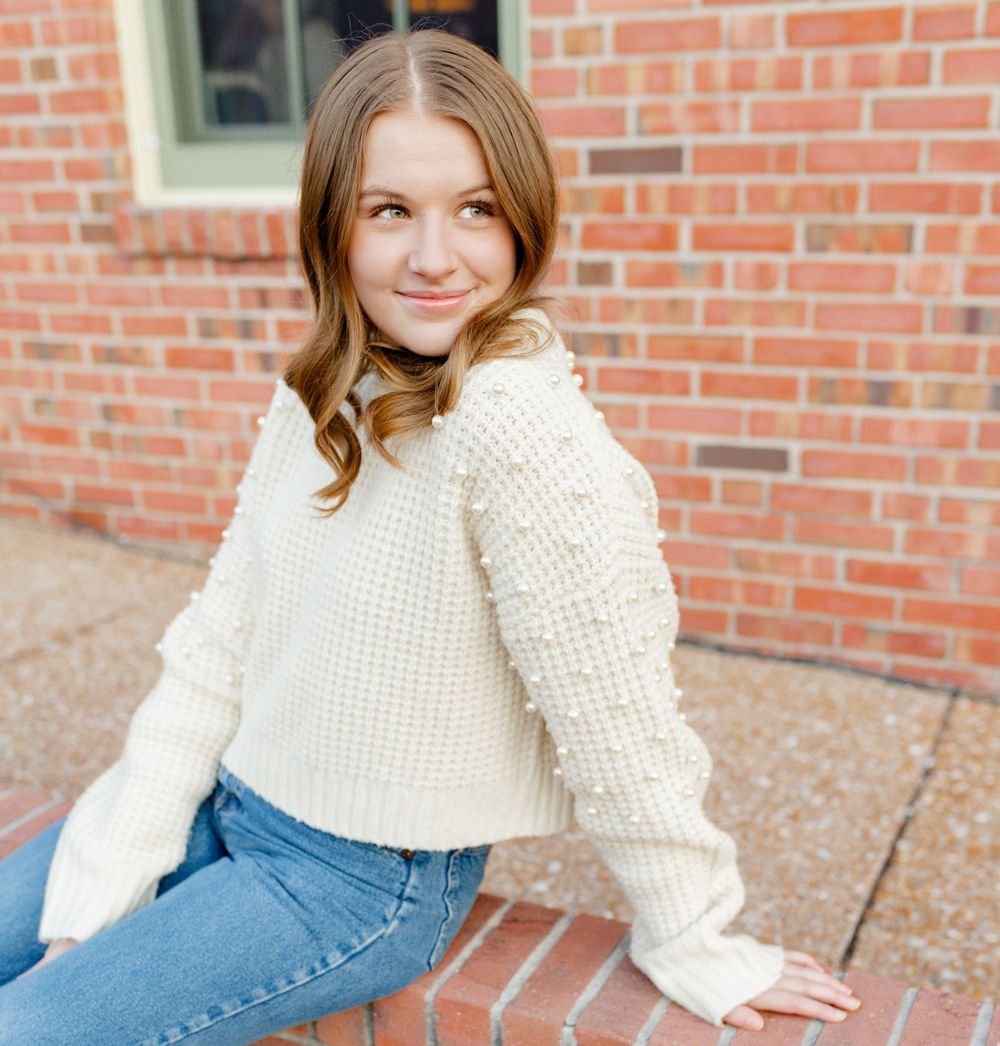 Senior portrait outdoors in St. Charles County, Missouri