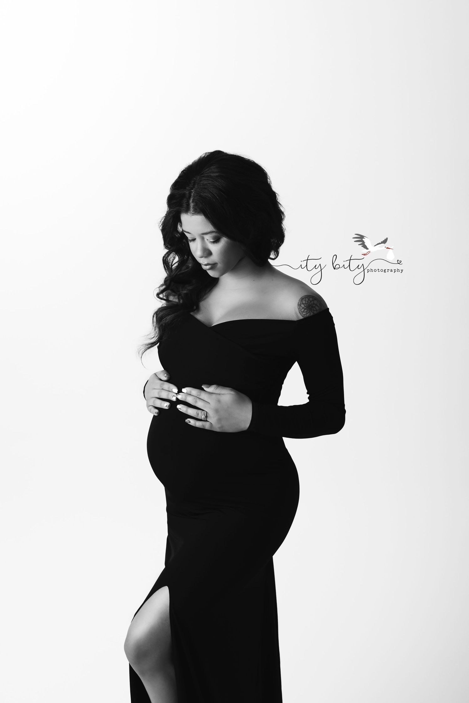 Stunning Mama to be Maternity Session with Ity Bity Photography Avon Ohio