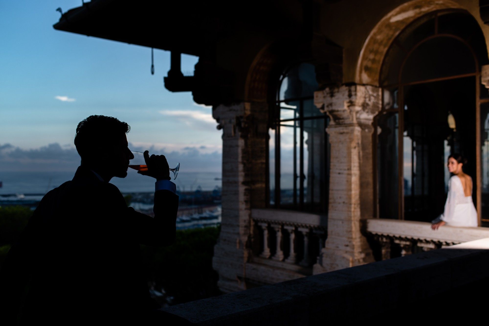sposi sul terrazzo di castello bruzzo a genova
