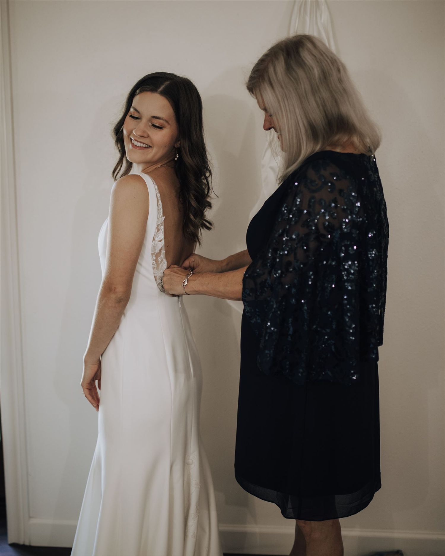 bride and bridesmaids getting ready in suite of Carriage House wedding venue in Conroe, Tx