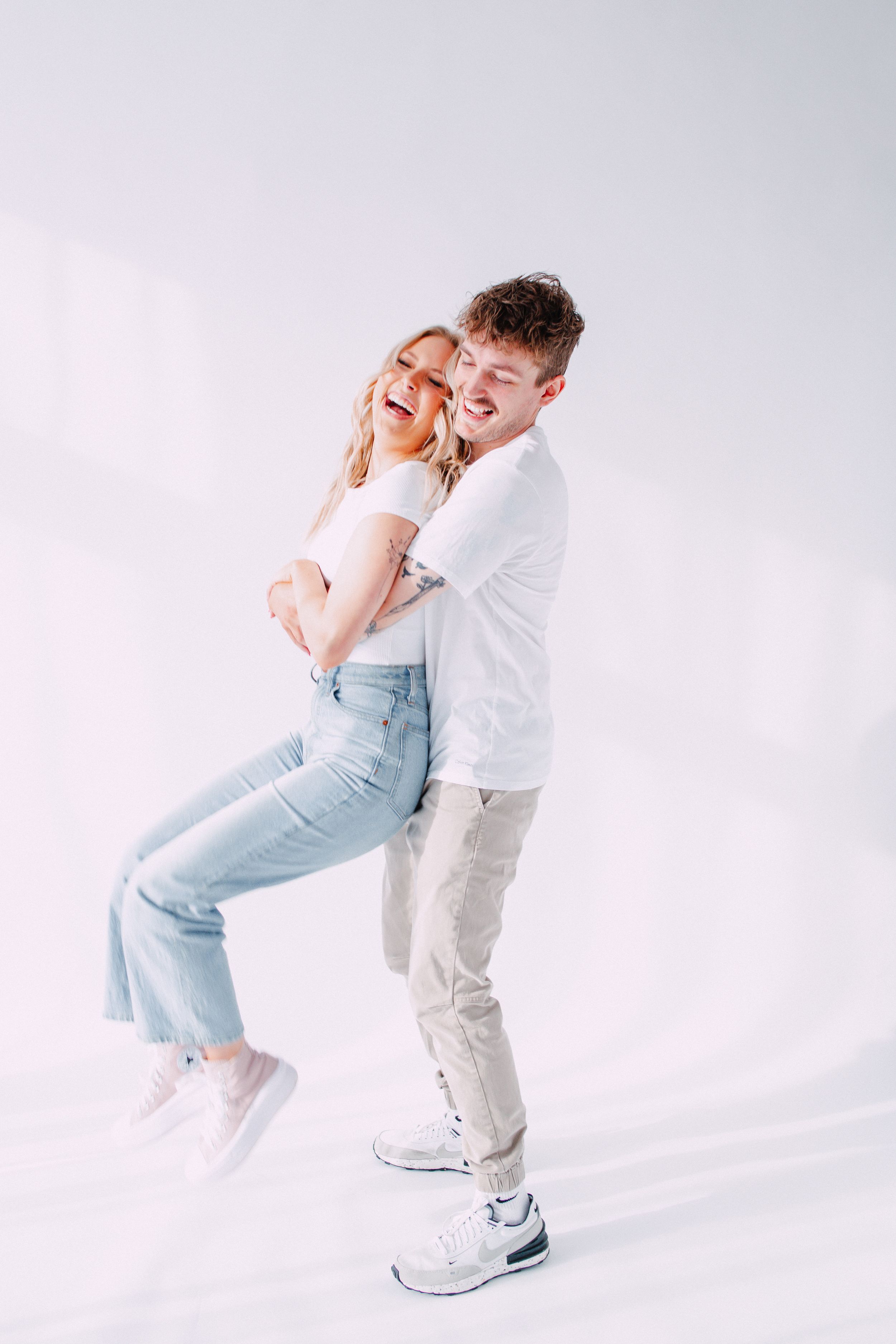 Junge Liebe ist einfach wunderschön! Studio Shooting