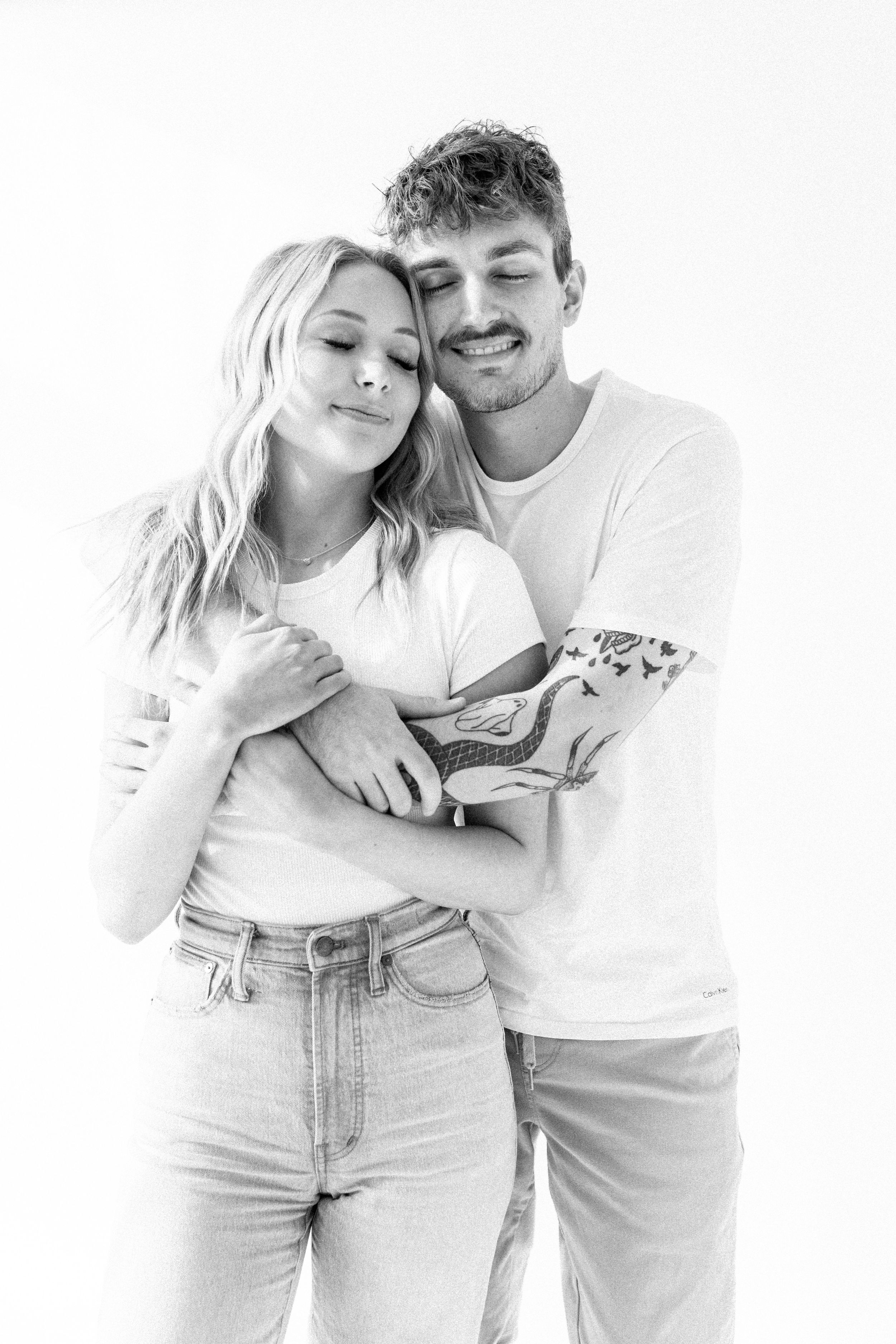 Junge Liebe ist einfach wunderschön! Studio Shooting