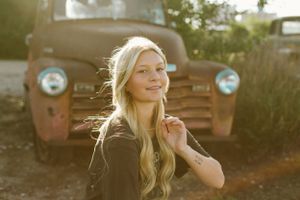 Senior portraits photographer, Logan Iowa