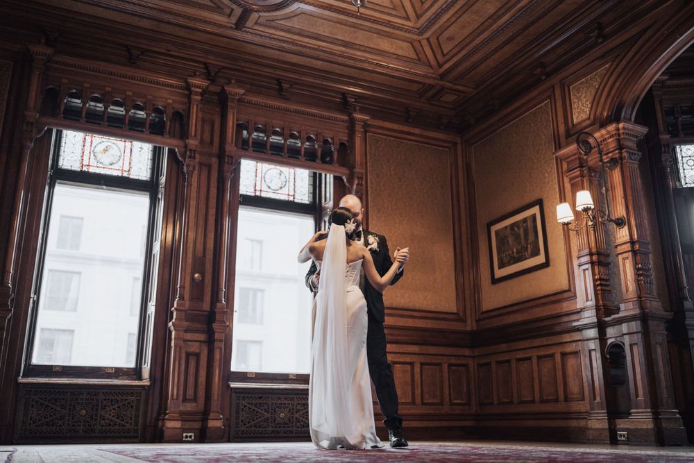 Meilleur photographe de mariage capturant l’essence de l’amour à Montréal, dans un style éditorial. Photographies de mariage.