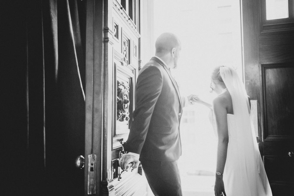 Duo de photographes de mariage et Photographe Canadien pris à Bromont, dans un style intemporel intemporel et raffiné.