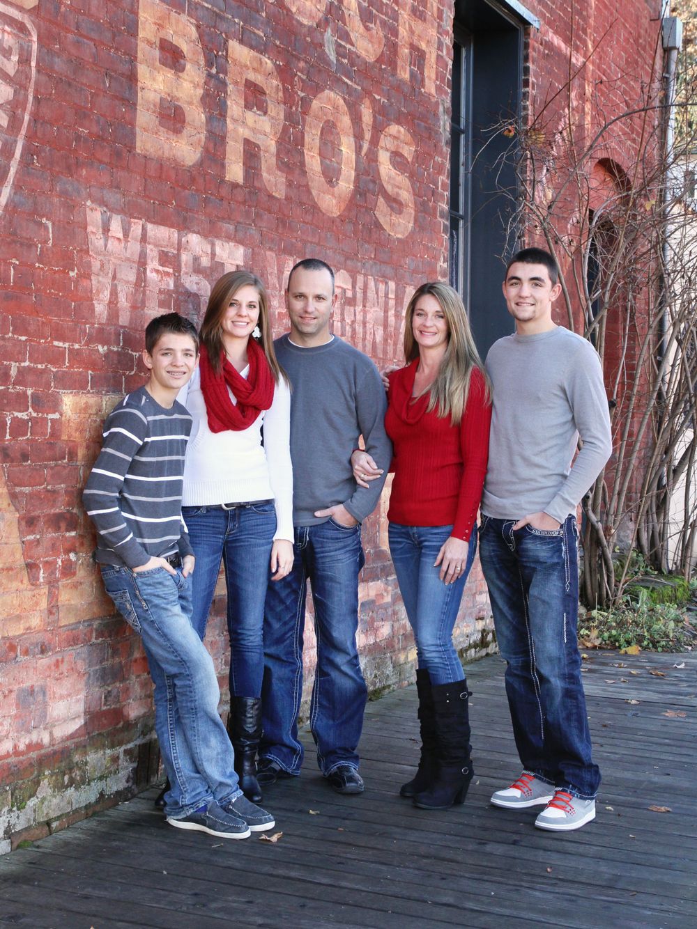Family Photos Photography Portraits. Medford, Oregon. Ashland, Oregon. Rogue Valley, Oregon. Photographer.