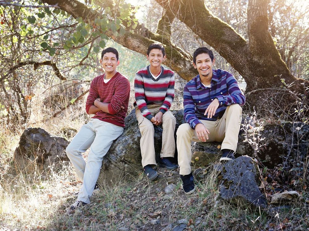 Family Photos Photography Portraits. Medford, Oregon. Ashland, Oregon. Rogue Valley, Oregon. Photographer.
