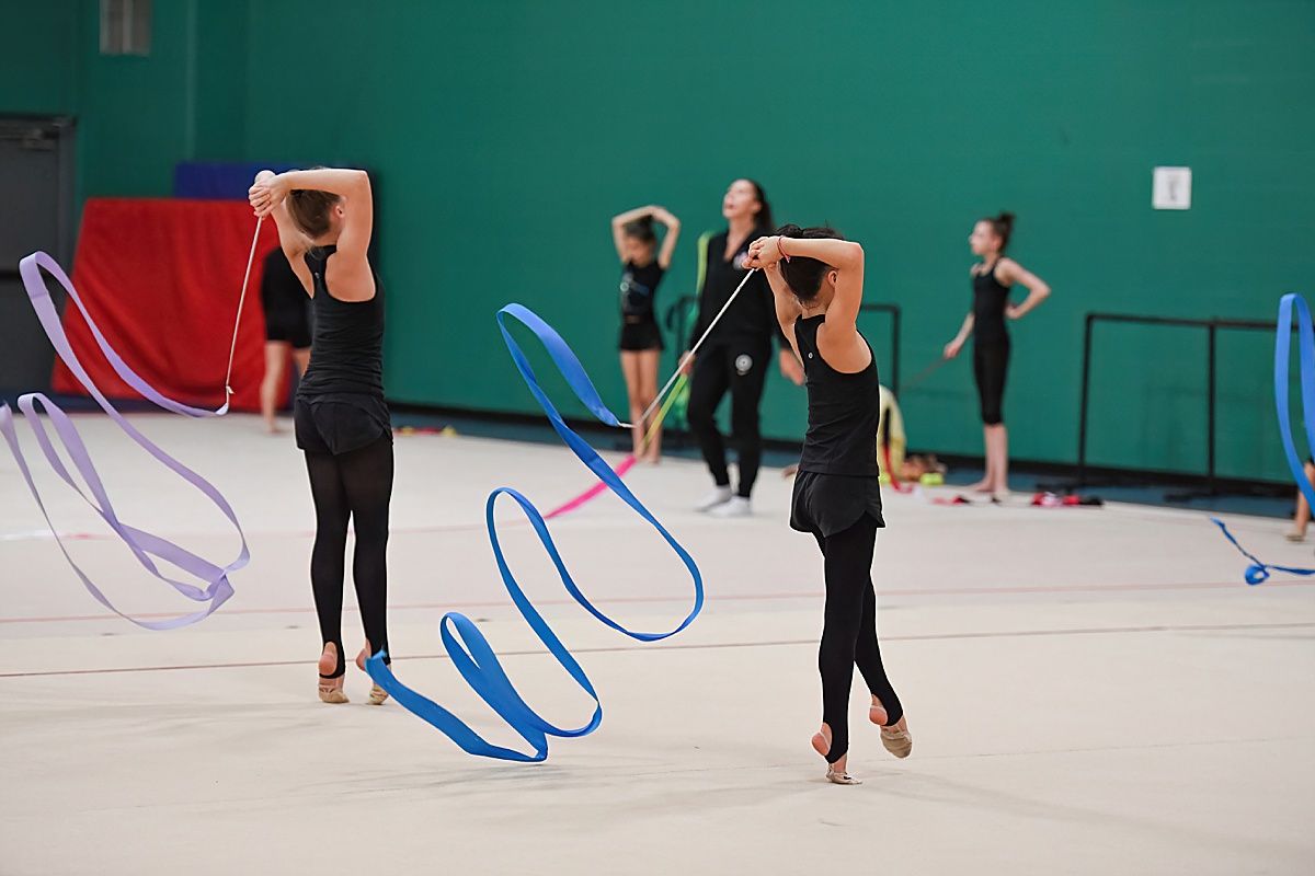 Rhythmic gymnastics photographer captures ribbon snakes