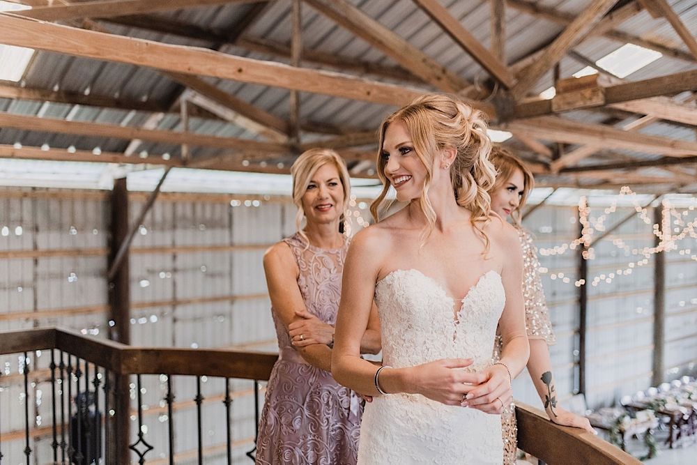 Rustic barn wedding in Myakka, Sarasota, Florida by Tampa and New England Wedding Photographer