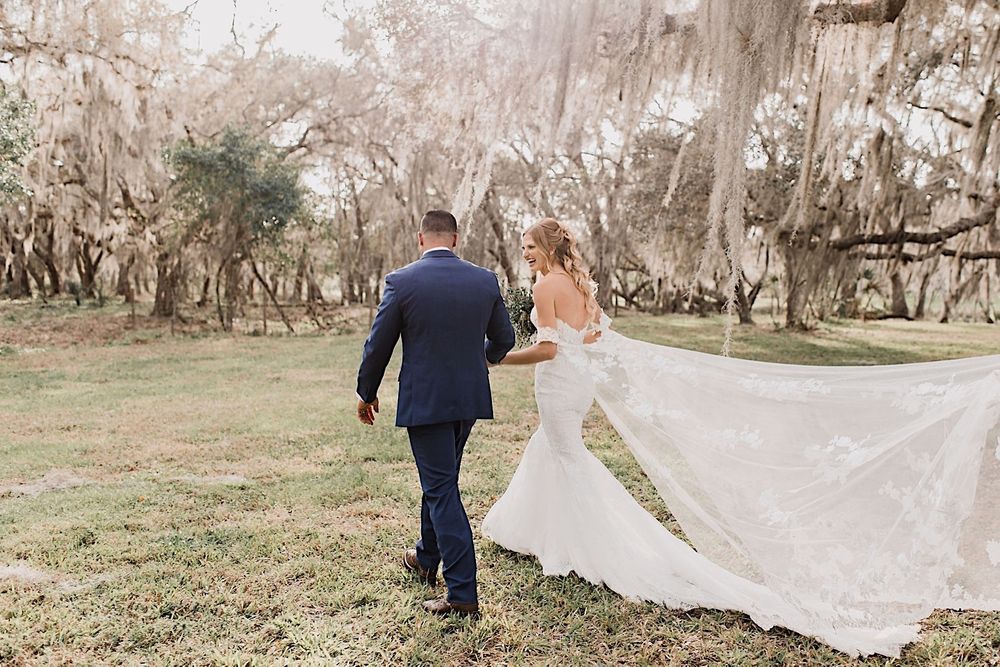 Rustic barn wedding in Myakka, Sarasota, Florida by Tampa and New England Wedding Photographer