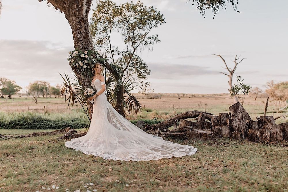 Rustic barn wedding in Myakka, Sarasota, Florida by Tampa and New England Wedding Photographer