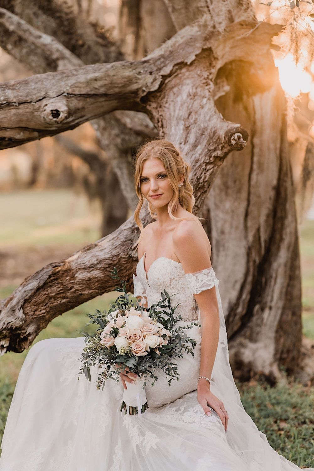 Rustic barn wedding in Myakka, Sarasota, Florida by Tampa and New England Wedding Photographer