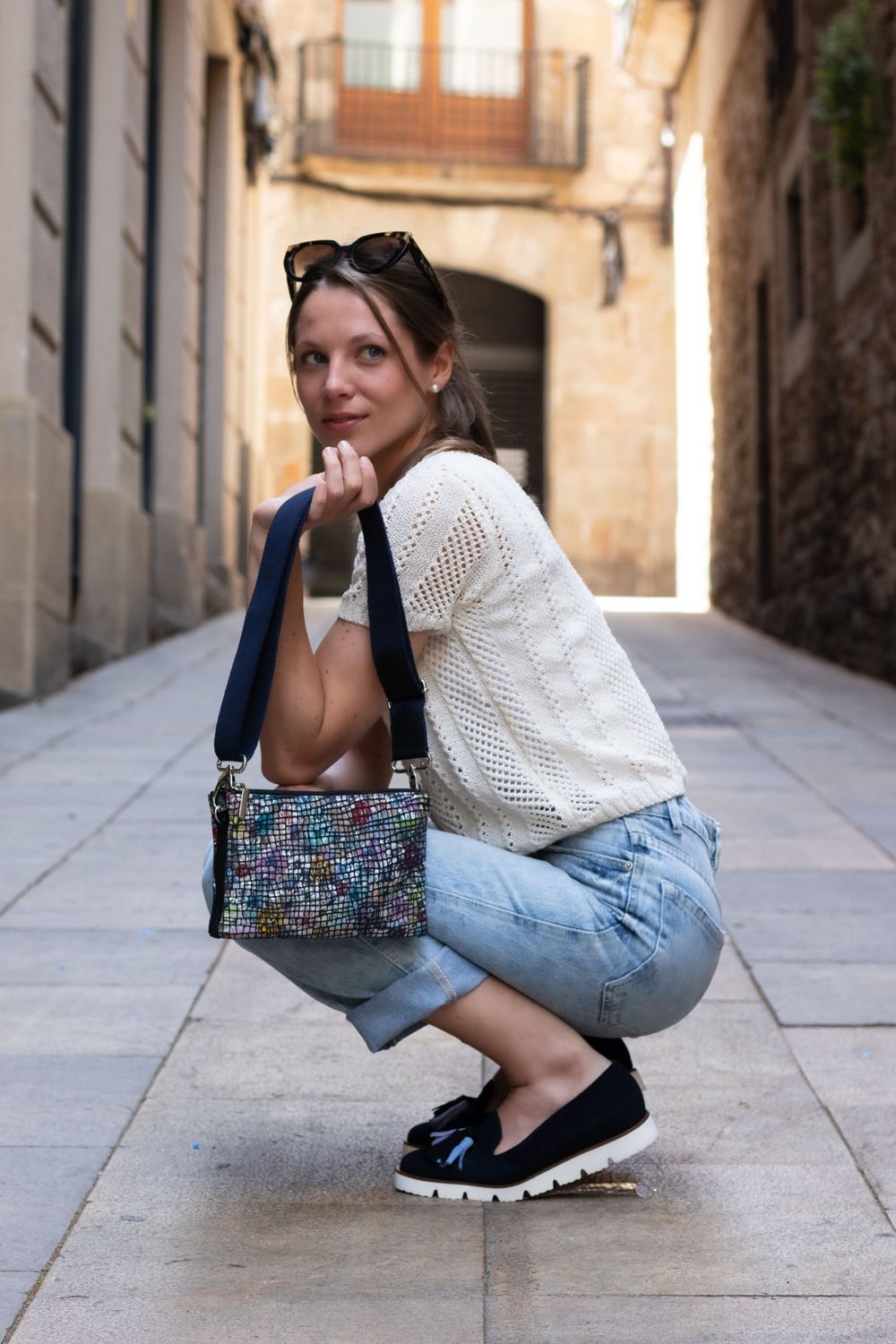 fotografia bolso y zapatos italianos color azul