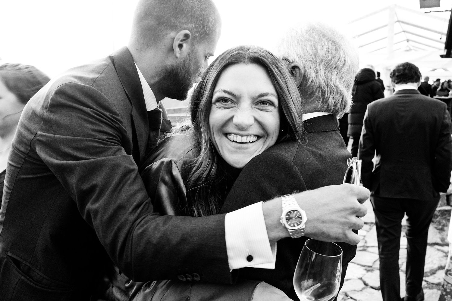 TLOOK photographe de mariage de style documentaire, Wasserngrat à Gstaad cocktail portrait