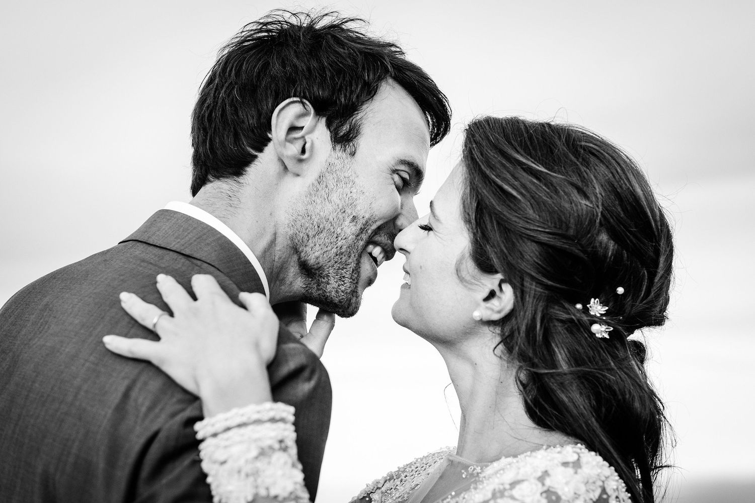 TLOOK photographe de mariage de style documentaire, Wasserngrat à Gstaad portraits des mariés dans la nature