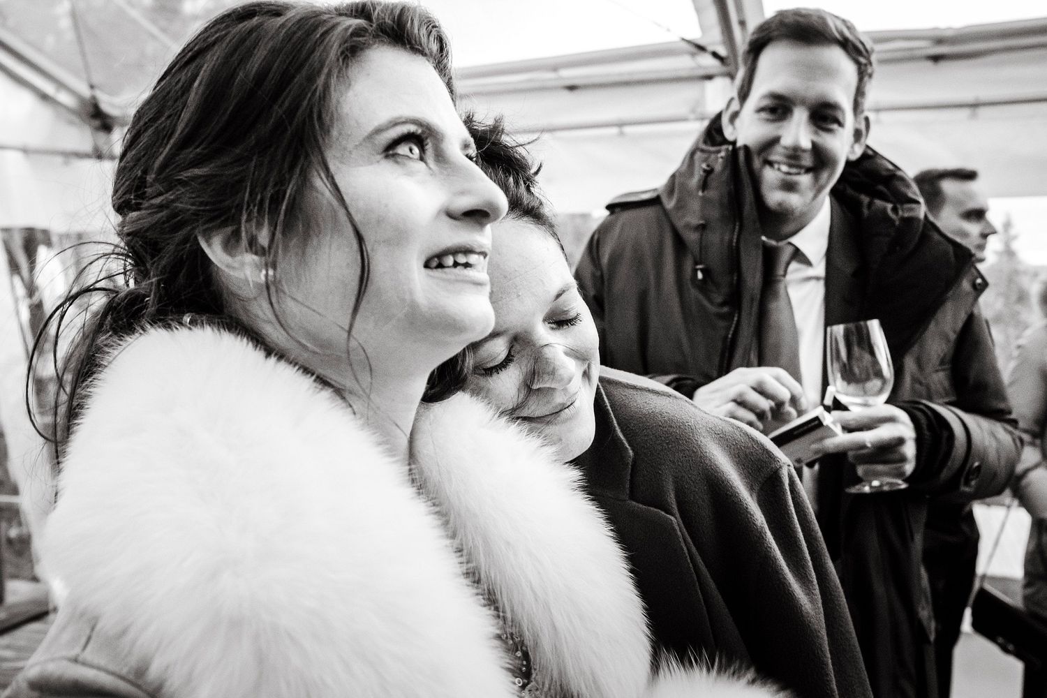 TLOOK photographe de mariage de style documentaire, Wasserngrat à Gstaad portraits des mariés dans la nature