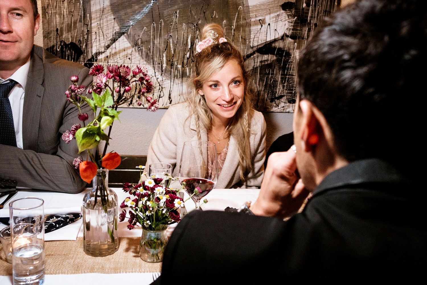 TLOOK photographe de mariage de style documentaire, Wasserngrat à Gstaad soirée portraits