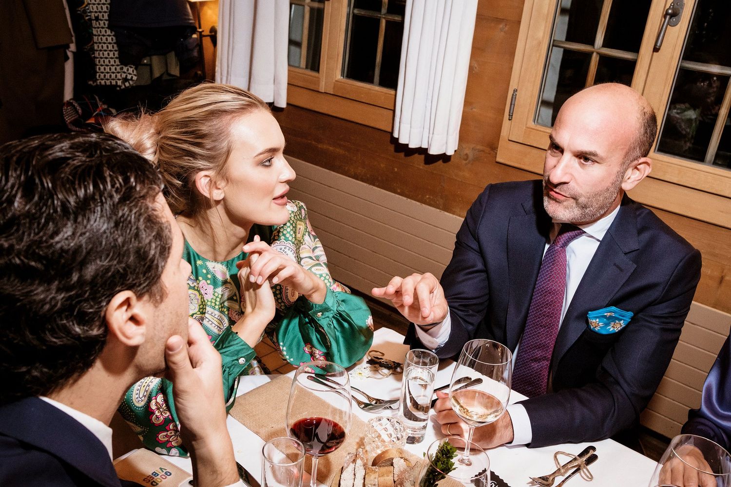 TLOOK photographe de mariage de style documentaire, Wasserngrat à Gstaad soirée portraits
