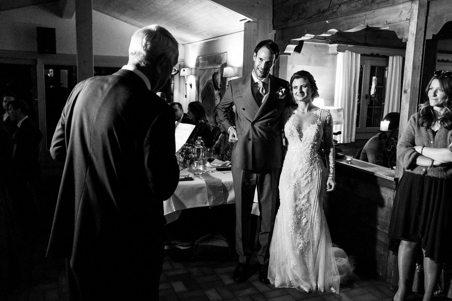 TLOOK photographe de mariage de style documentaire, Wasserngrat à Gstaad soirée portraits