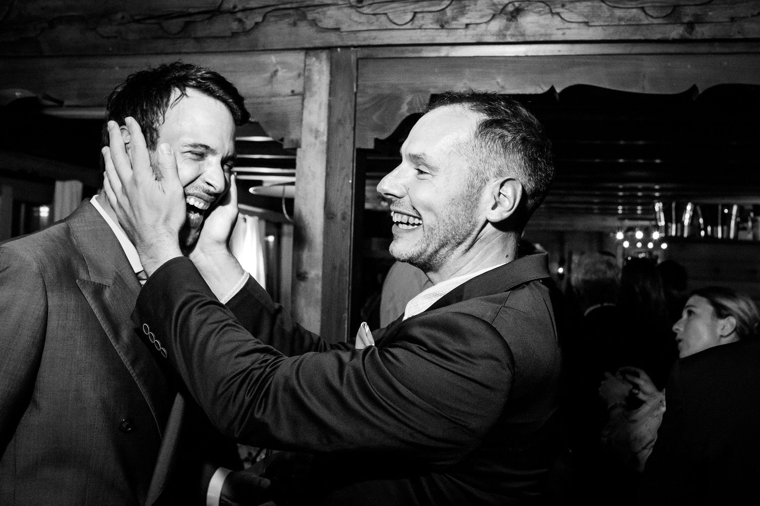 TLOOK photographe de mariage de style documentaire, Wasserngrat à Gstaad soirée portraits